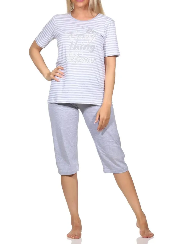 Normann Korte Normann dames capri pyjama in een fijn garengestreepte look grau-mel.