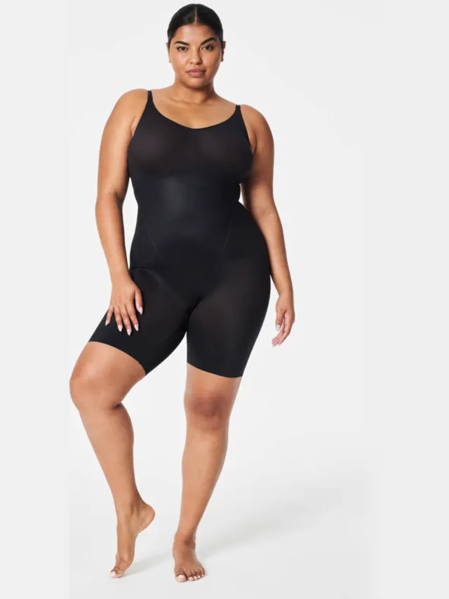 SPANX SPANXshape™ Invisible medium corrigerende Closed-Bust Mid-Thigh bodysuit zwart